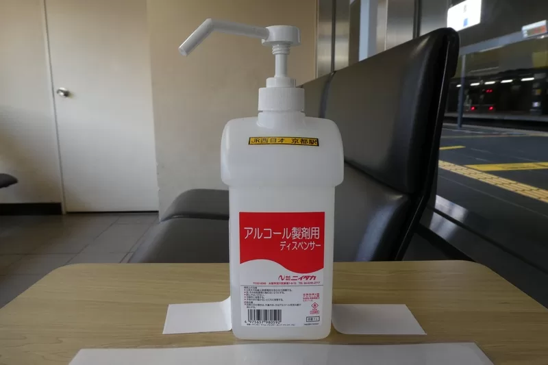 is-rubbing-alcohol-safe-to-use-on-walls-to-remove-mold